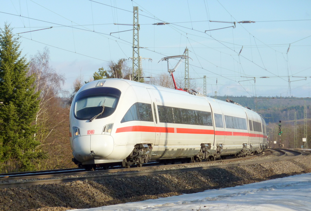 ICE  Marburg  als 1 Zugteil nach Frankfurt am 08.01.11 bei Fulda