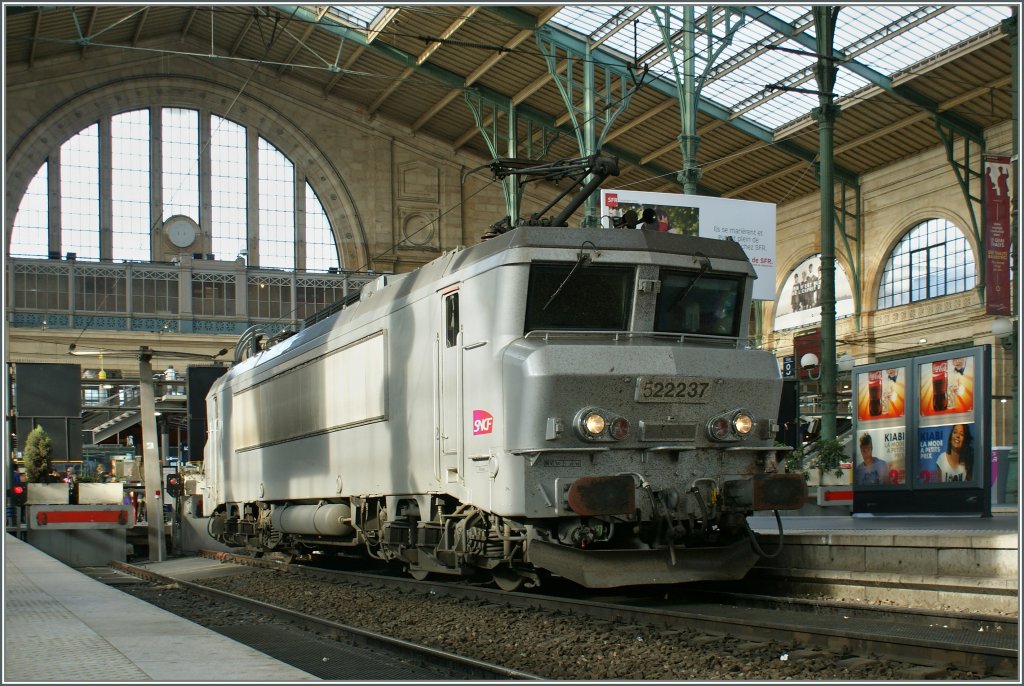 Im Pariser Nord-Bahnhof berraschte mich die BB 22237 mit einer neuen SNCF Lackierungsvariante.
6. Mai 2011