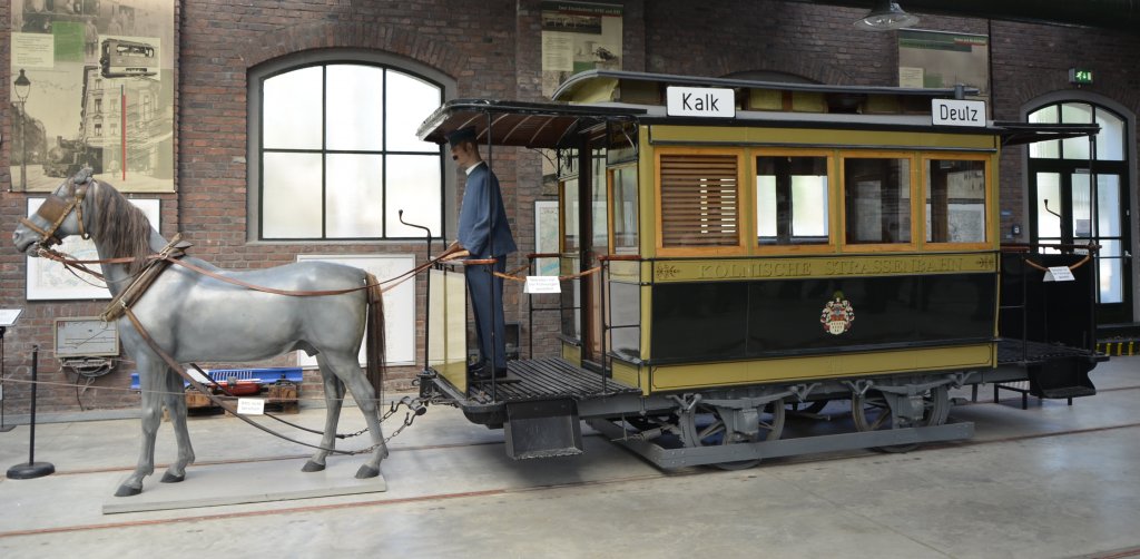 Im Straenbahnmuseum Thielenbruch erinnert der Pferdebahnwagen 211  an die 30-jhrige Geschichte der Klner Pferdebahnen, die am 20. Mai 1877 mit der Verbindung der damals noch auerhalb der Klner Stadtgrenzen liegenden Orte Deutz und Kalk begann. (Aufnahme vom 02.04.2013 anlsslich einer Sonderfhrung) 


