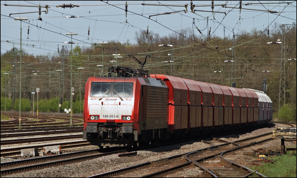 Immer diese blden Spiegelungen...189 051 am 09.04.11 in Duisburg Entenfang