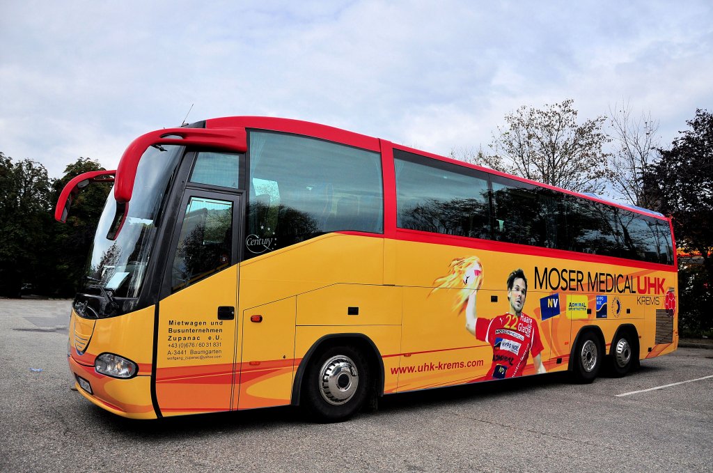 IRISBUS CENTURY vom Busunternehmer ZUPANAC aus Niedersterreich.Offizieller Mannschaftsbus des UHK Krems,mehrmaliger sterreichischer Handballmeister.Krems,September 2012.