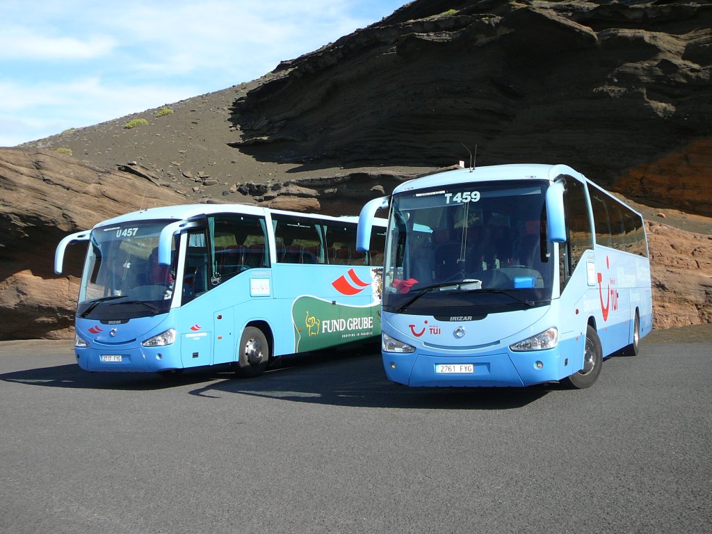 Iveco Irizar-Busse auf dem Parkplatz El Golfo/Lanzarote im Januar 2010