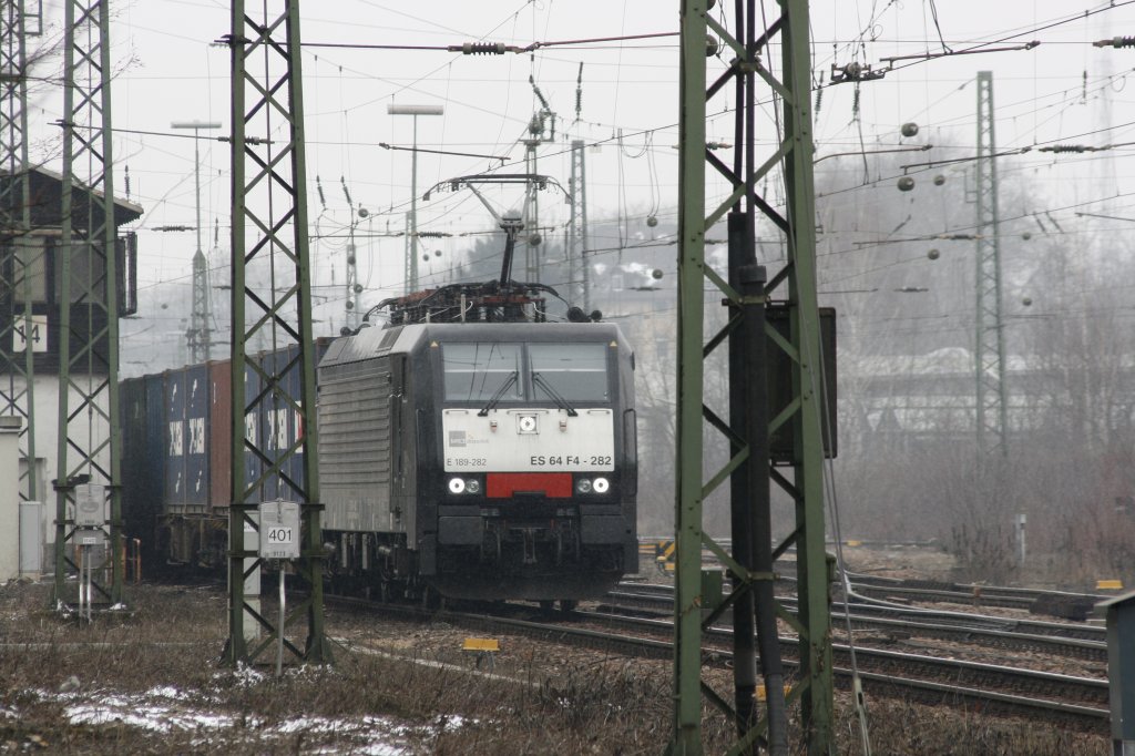 Karlsruhe-Gterbahnhof
26.03.2013 im Schneetreiben
ES64 F4 282 der MRCE