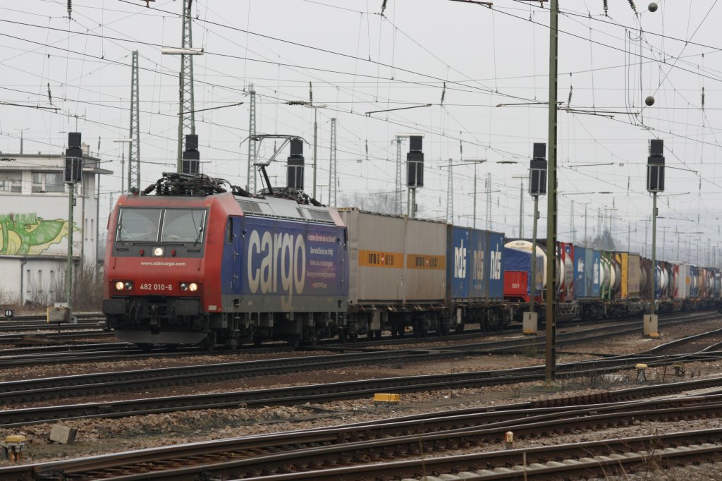 Karlsruhe-Gterbahnhof
26.03.2013
482.010-6 der SBB-Cargo