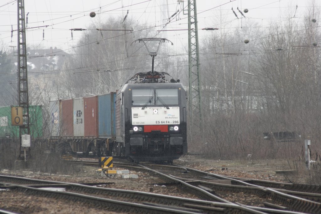 Karlsruhe-Gterbahnhof
26.03.2013
ES64 F4 286 der MRCE