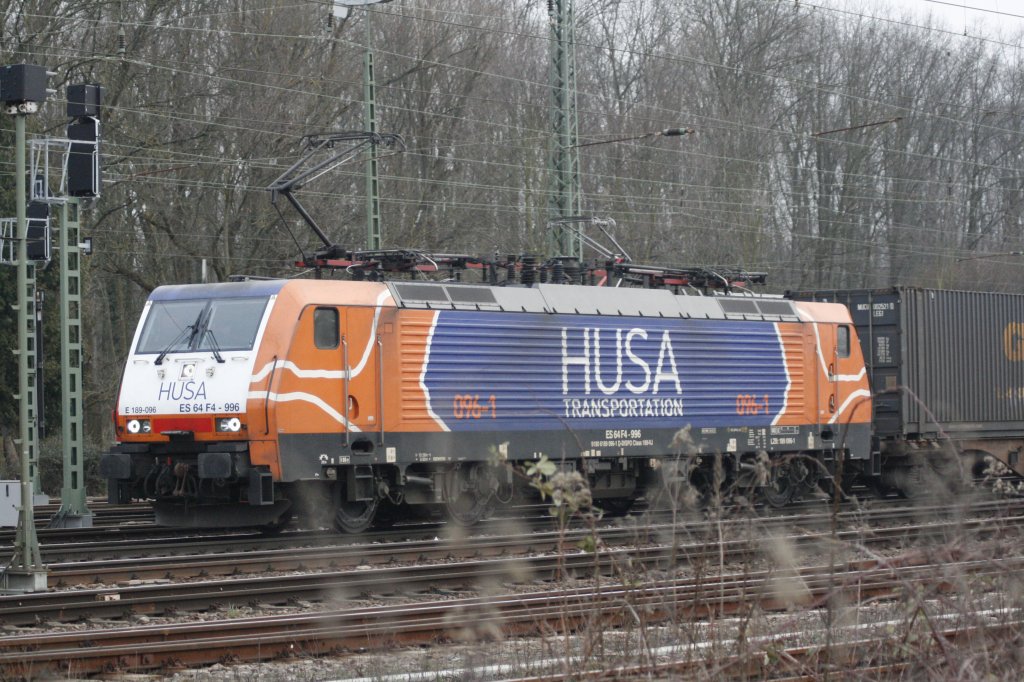 Karlsruhe-Gterbahnhof
26.03.2013
ES64 F4 996 der HUSA-Transportation