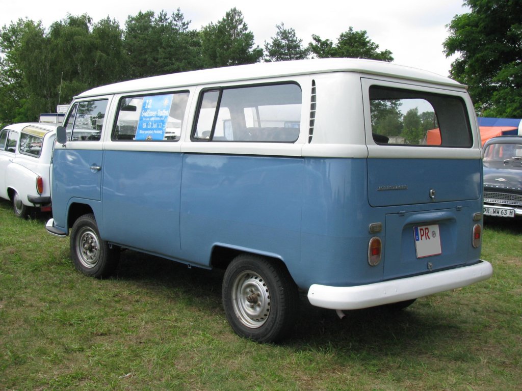 Kleinbus VW T 2 aus dem Landkreis Prignitz (PR) fotografiert beim 13. Perleberger Oldtimer- und Militrfahrzeugtreffen, Flugplatz Perleberg [10.07.2011]
