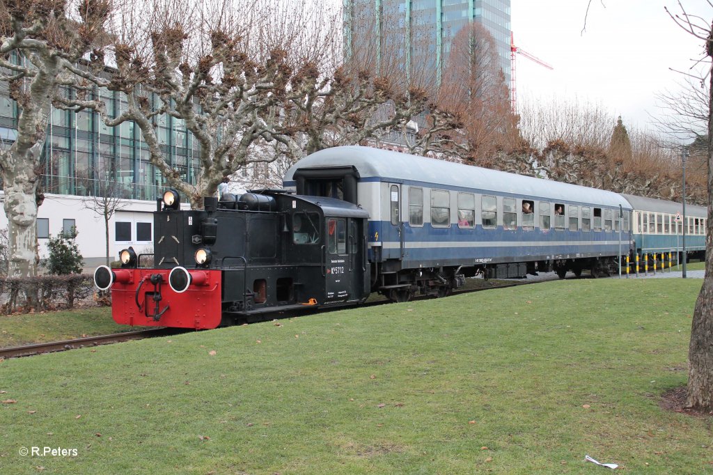 K5712 schiebt den Sonderzug. 16.12.12