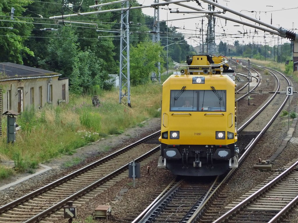 Kurze Zeit spter kam  Der Leipziger  (136 007) ber Kurve 100 gerollt, 26.07.2013.