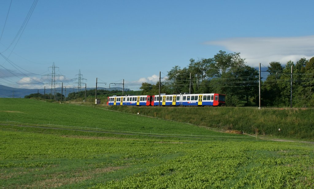 Lndliche Idylle wenige Kilometer auerhalb von Genve: Zwei Bem 550 zwischen Russin und Satigny. 
31.08.2010