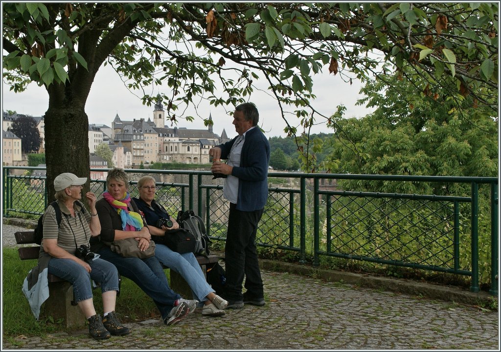 Leider knapp verpasst: Die Ftterung auf der Oma-Bank in Luxembourg
14. Juni 2013