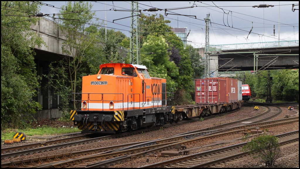 LOCON 211 durchfuhr mit einem Containerzug Hamburg Harburg am 19.08.11