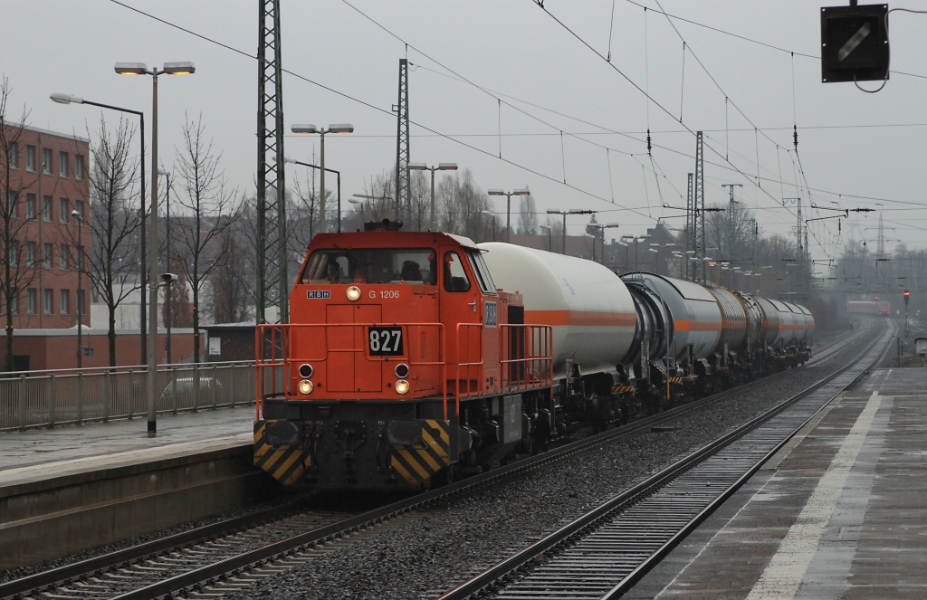 Lok Nr.827 (275 814) von RBH am 12.02.11 in Recklinghausen