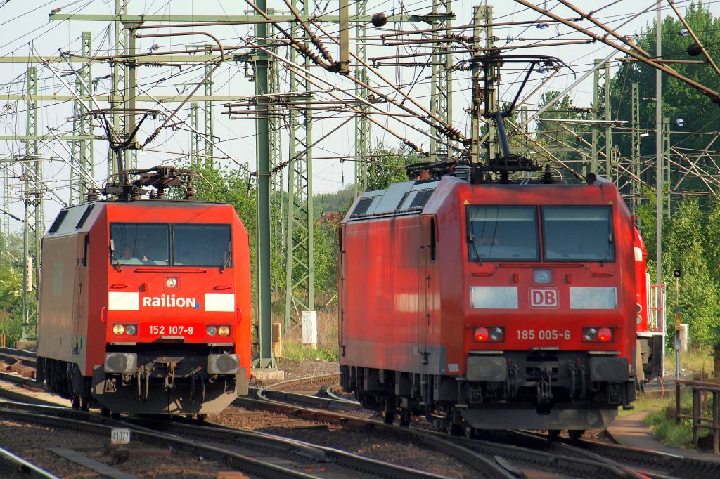 Loktreffen in Hamburg-Harburg: 152 107-9 traf am 7.5.11 auf 185 005-6.