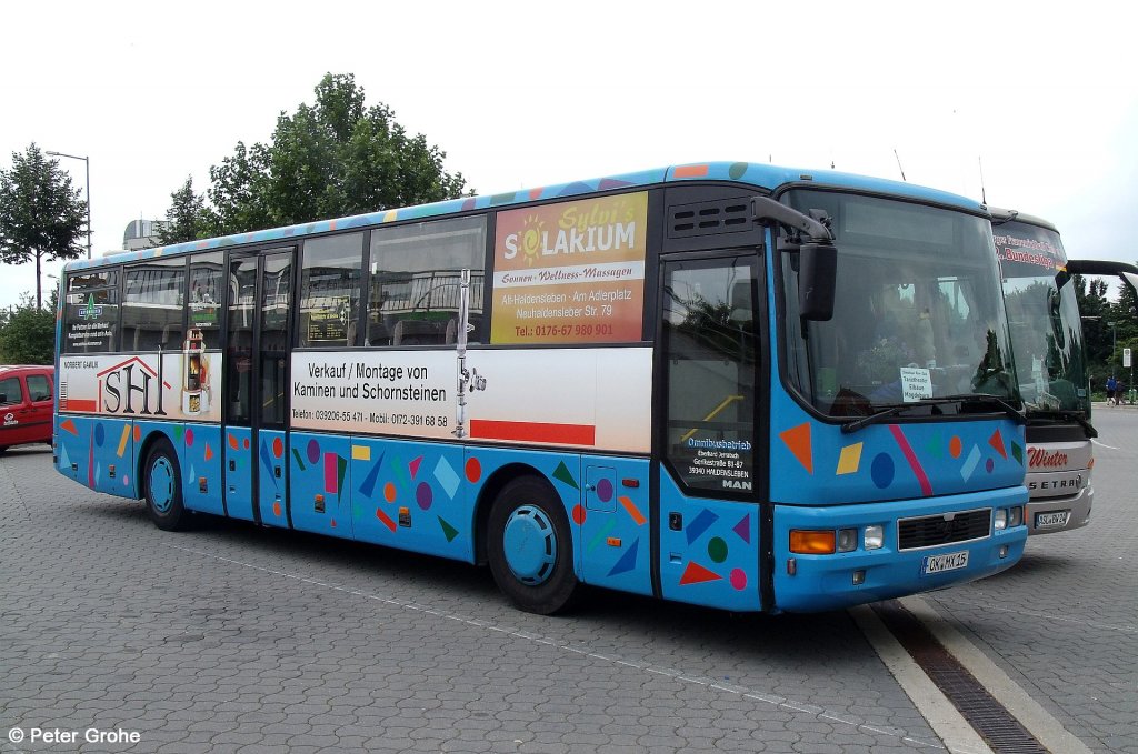 MAN von Omnibusbetrieb Eberhard Jerratsch aus Haldensleben mit verschiedenen Kleinwerbungen, fotografiert in Dessau am 07.07.2012