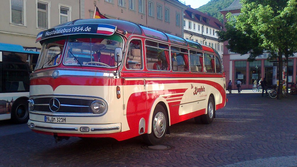 MB 0 321 H von 1954 auf dem Heidelberger Universittsplatz am 25.5.2011