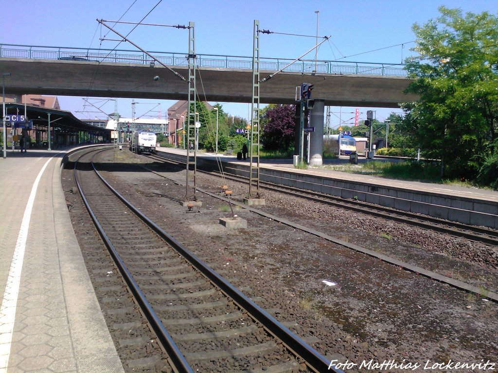 ME 146-14 (Links) & HKX mit NOB & HKX Wagen (Rechts) im Bahnhof Hamburg-Harburg am 8.6.13