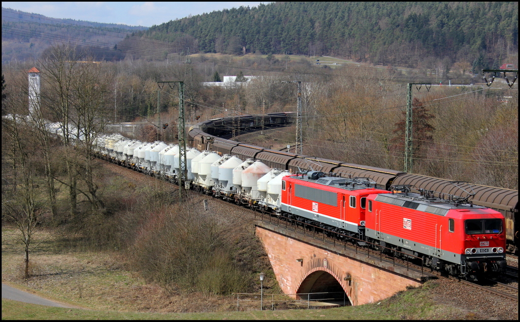 MEG 604 und 704 mit Zementzug am 07.04.13 in Gemnden am Main