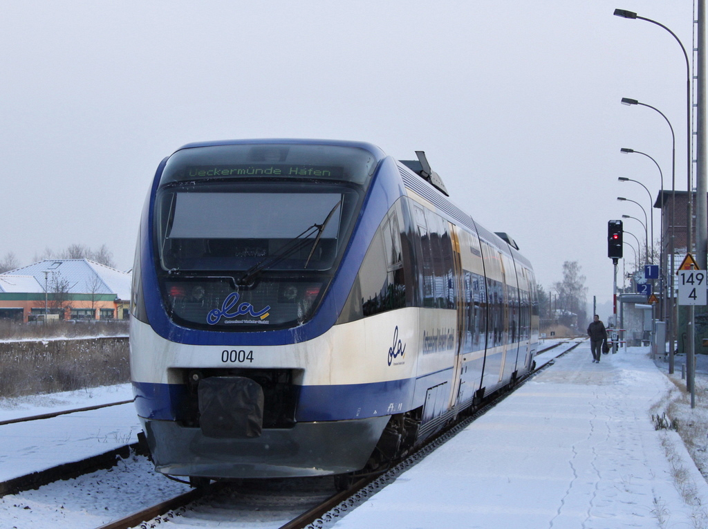 mein letzter Zug am 03.02.12 war Ostseeland Verkehr GmbH VT 0004. Mit ihm ging es dann nach Pasewalk und von dort aus weiter mitm IC nach Fulda. Alles im allen war es eine tolle Woche mit vielen schnen Zgen.