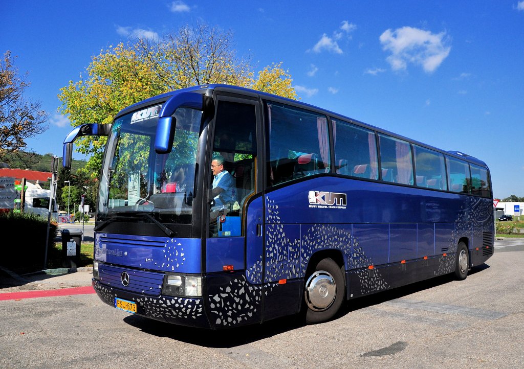 MERCEDES BENZ 0 404 von KUTItravel aus Ungarn Mitte Sept. 2012 in Krems an der Donau.