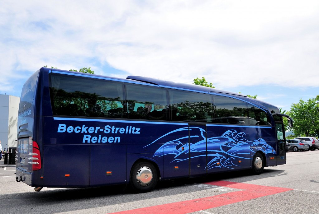 MERCEDES BENZ TRAVEGO von BECKER-STRELITZ Reisen aus der BRD am 15.5.2013 in Krems an der Donau.