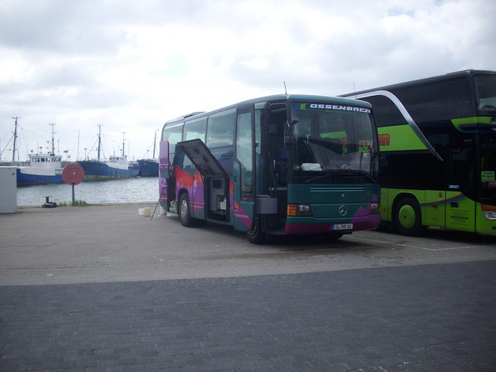 Mercedes O 404 von Ossenbach aus Deutschland im Stadthafen Sassnitz.