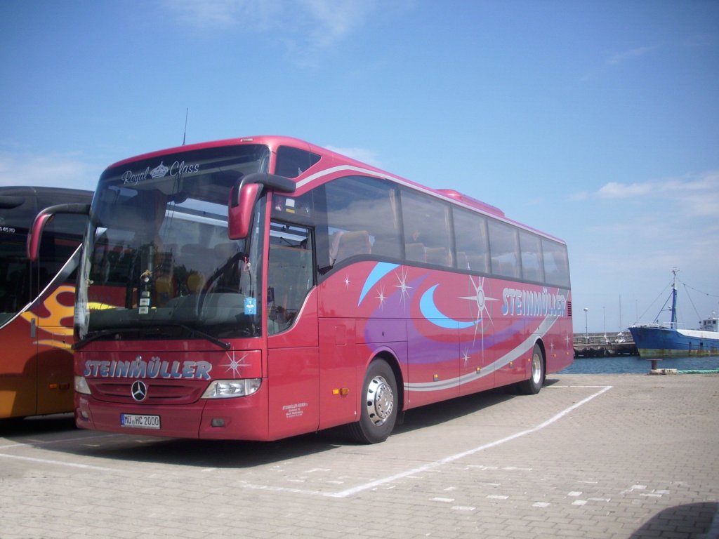 Mercedes Tourismo von Steinmller aus Deutschland im Stadthafen Sassnitz.