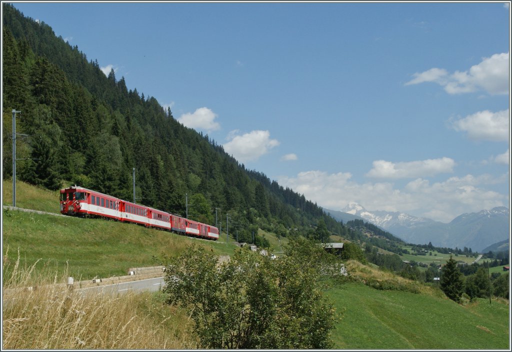 MGB Regionalzug im Goms oberhalb von Fiesch. 
5. August 2013