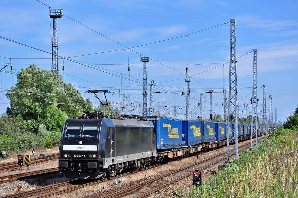 Mit dem DGS 44354 (Brno-Ros.Seehafen) rollt die 185 567 die letzten Meter in den Rbf an der Ostseekste