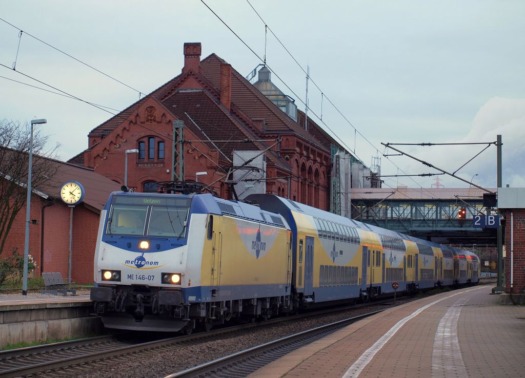 Mit dem Metronom nach Bremen Hbf stand 146-07 im Bahnhof Hamburg-Harburg am 13.11.