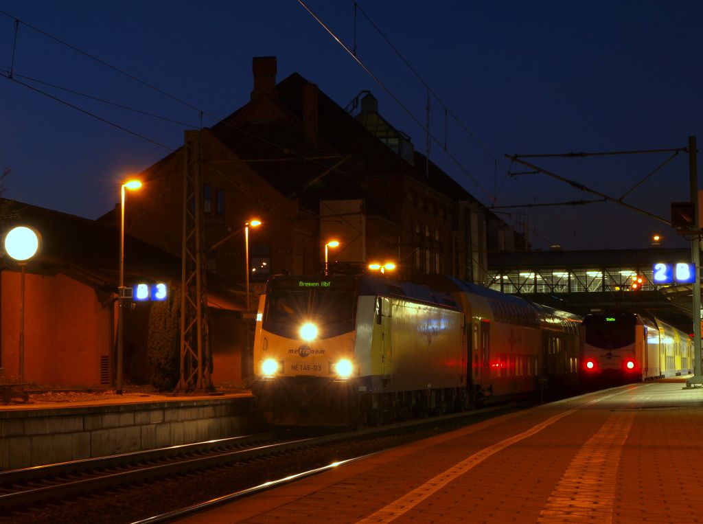 Mit dem Metronom nach Bremen Hbf am Haken stand ME 146-03 im Bahnhof Hamburg-Harburg.