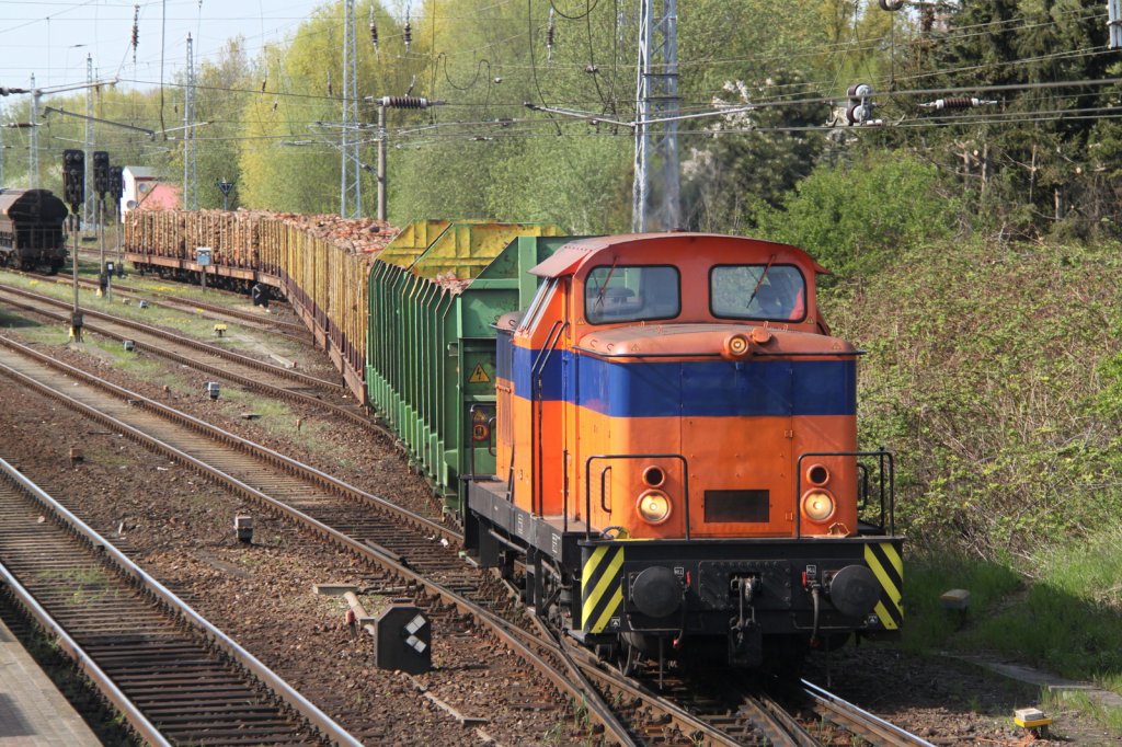 Mit frischem Holz geht es am nchsten Tag wieder zurck nach Stendal-Niedergrne,am 30.04.2012 war die V60 mit dem Holzzug beschftigt.