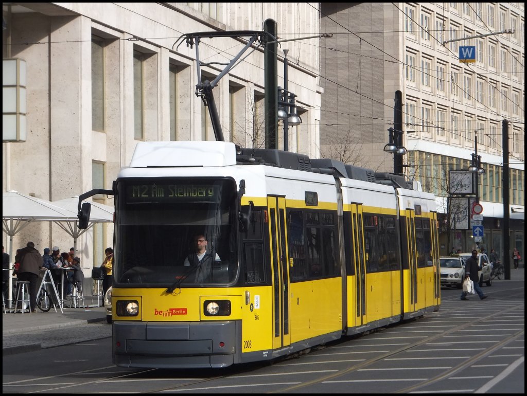 Moderne Stra�enbahn in Berlin am Alexanderplatz.
