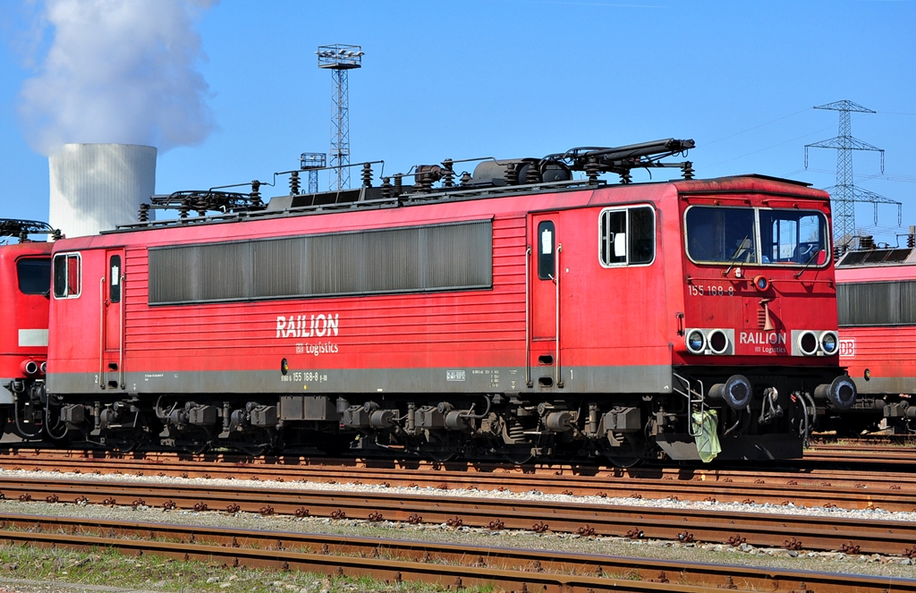 Momentan ist die 155 168 in Rostock Seehafen abgestellt.Am 20.04.2013 zeigt sie sich dem Fotografen.