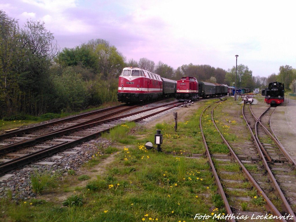 MTEG 118 770-7 bei der Einfahrt in Putbus whrend dessen 112 565-7 (202 565-8) bereit steht fr den Rangierbetrieb und rechts als Museumfahrzeug frs wochenende abgestellt RBB 99 4802 am 10.5.13