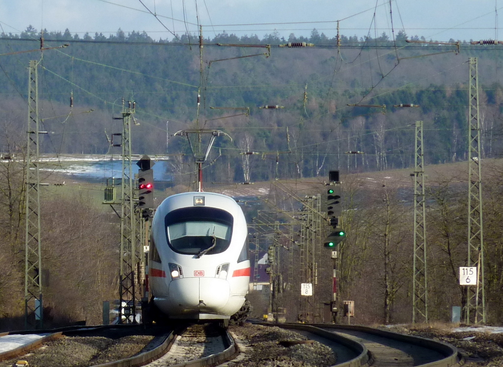 na wer kommt denn da? ICE nach Frankfurt am 08.01.11 bei Fulda