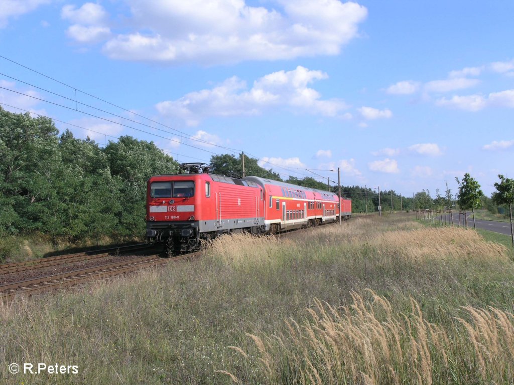 Nachschuss von 112 188 und 143 360 im Sandwitch am Rb11 Cottbus. 21.08.08