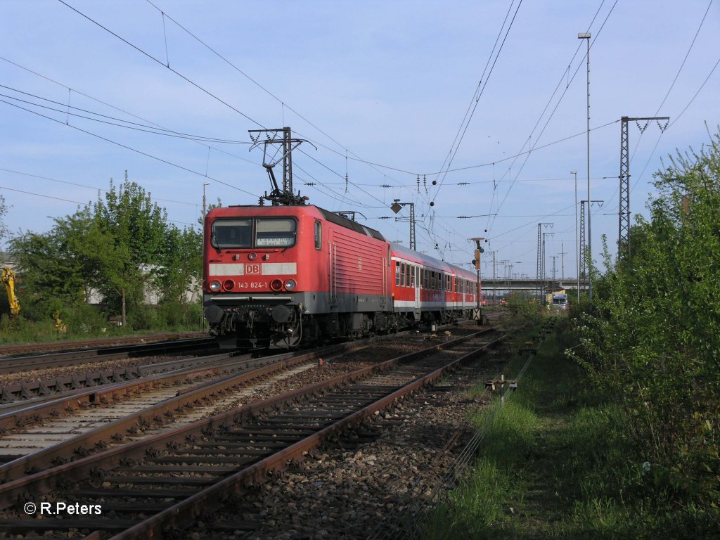 Nachschuss von 143 824-1 mit der RB32531 nach Landshut. 29.04.10