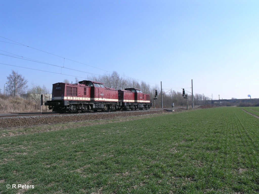 Nachschuss von 202 425-5 und 203 327-3 kurz vor Leipzig bei Podelwitz. 29.03.11