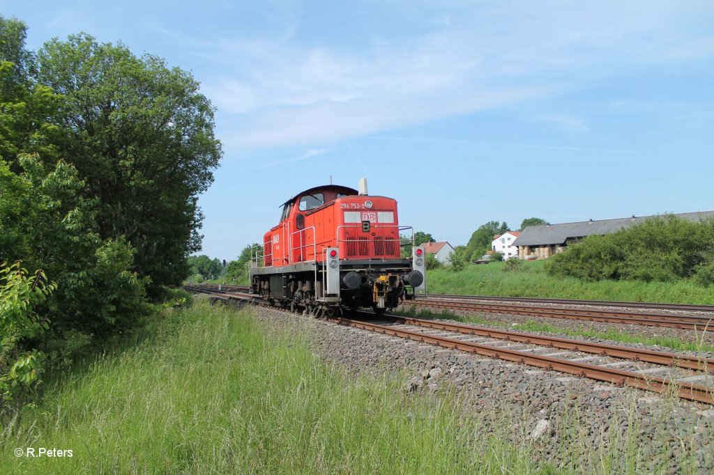 Nachschuss von 294 753-9 die solo zurck kommt von der Bedienung GRB - Sammelstelle Bayern fr radioaktive Stoffe GmbH auf der Mitterteicher Strecke bei Schnfeld. 13.06.13