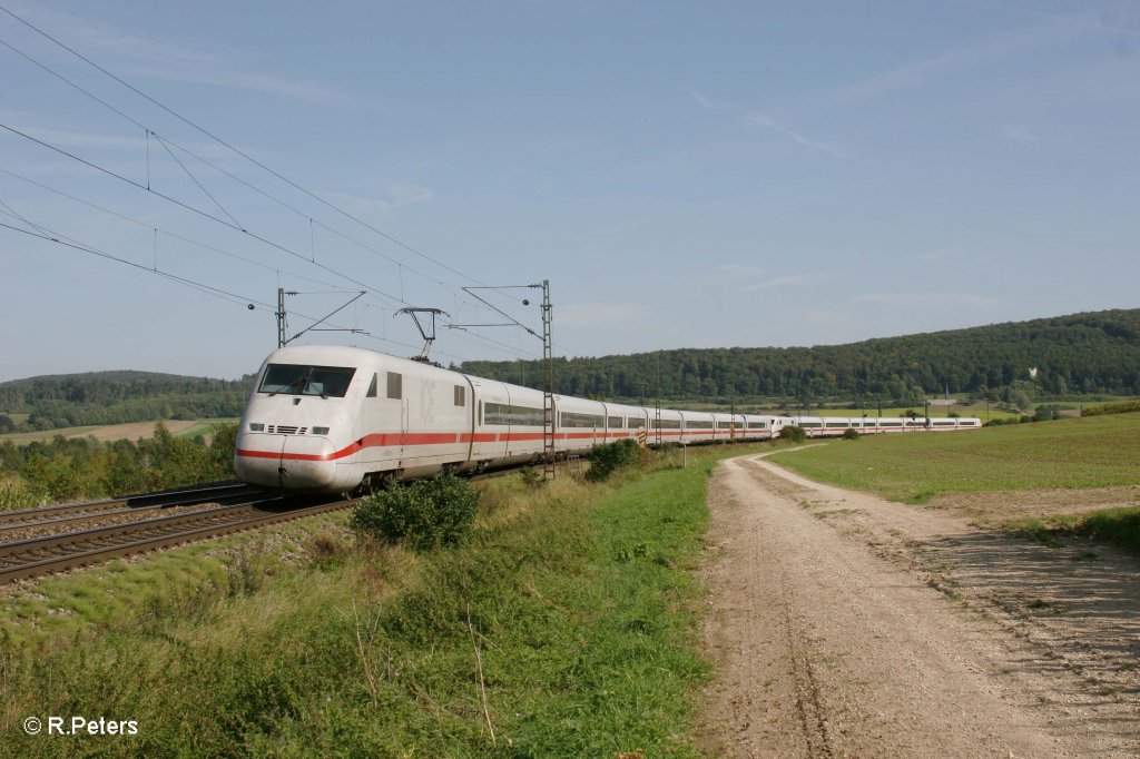 Nachschuss von 402 021-0  Lbbenau/Spreewald  + 402 019-4  Hagen  als ICE 537 /587 Bremen/Hamburg - Mnchen HBF bei Wettelsheim. 16.09.11