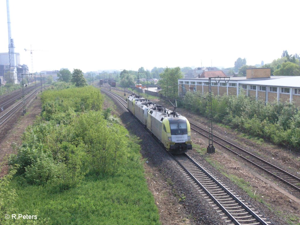 Nachschuss von ES64 U2 011 auf dne Weg nach Regensburg Ost. 01.05.09