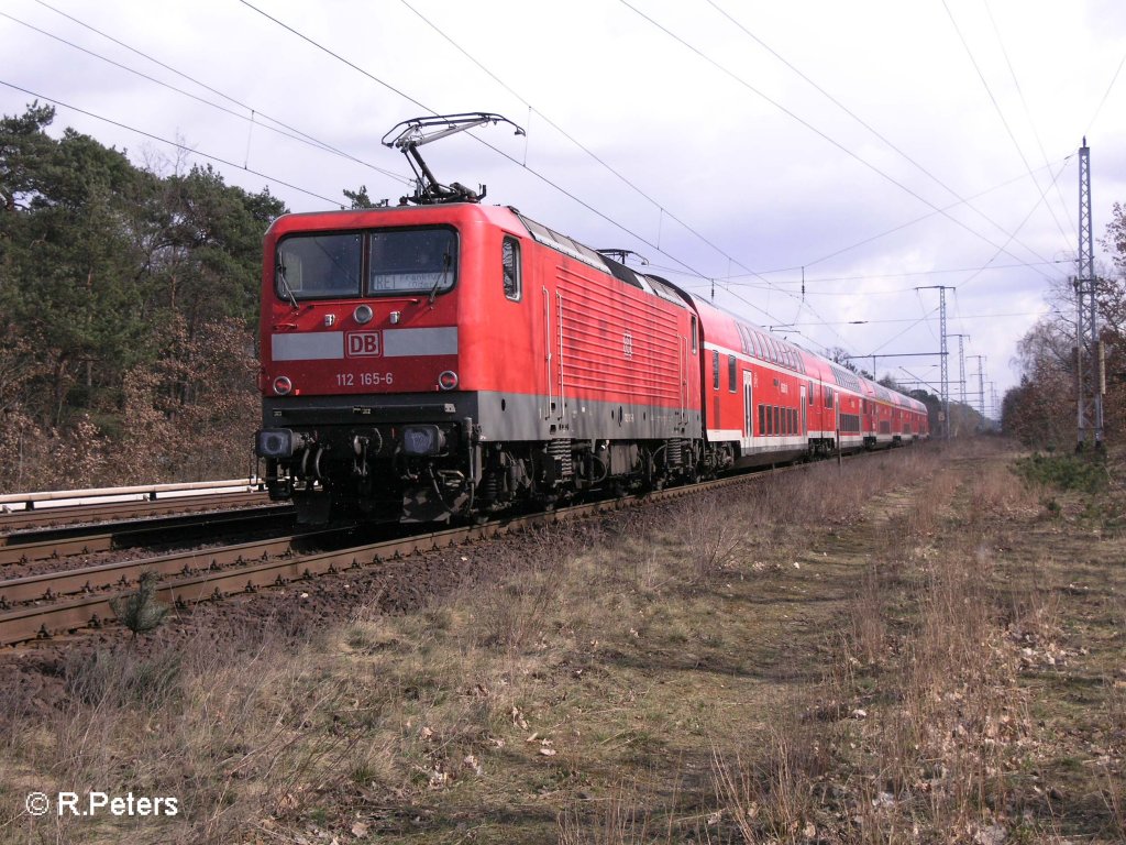 Nachschuss von der schiebenden 112 165-6 mit ein RE1 Frankfurt/Oder in Berlin-Friedrichshagen. 19.03.08