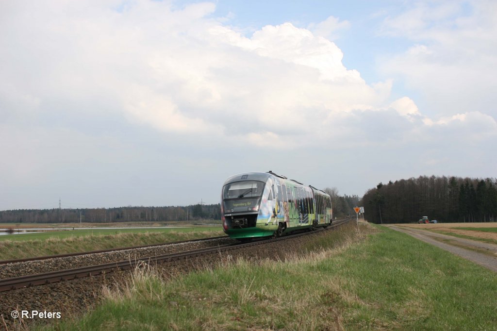 Nachschuss von VT04 als VBG81127 Hof - Regensburg bei Oberteich. 19.04.12