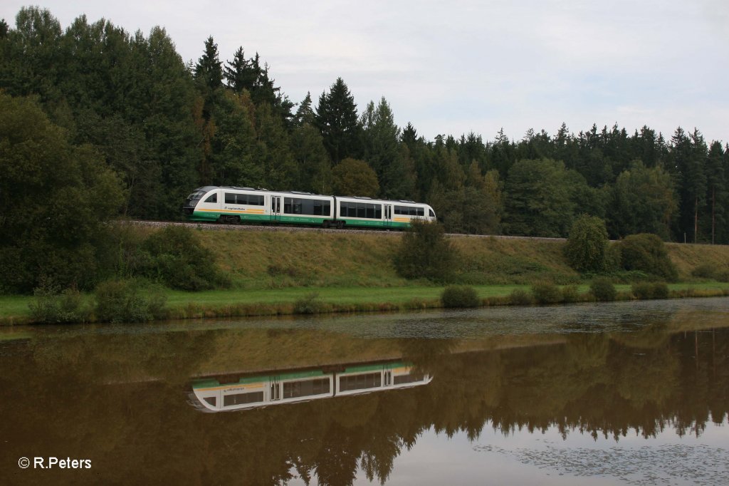 Nachschuss von VT18 als VBG81110 nach Hof bei Oberteich. 21.09.11