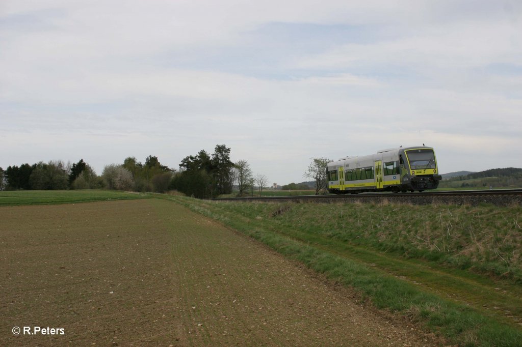 Nachschuss von VT650.734 als ag84557 Kirchenlaibach - Marktredwitz bei Waldershof. 29.04.12