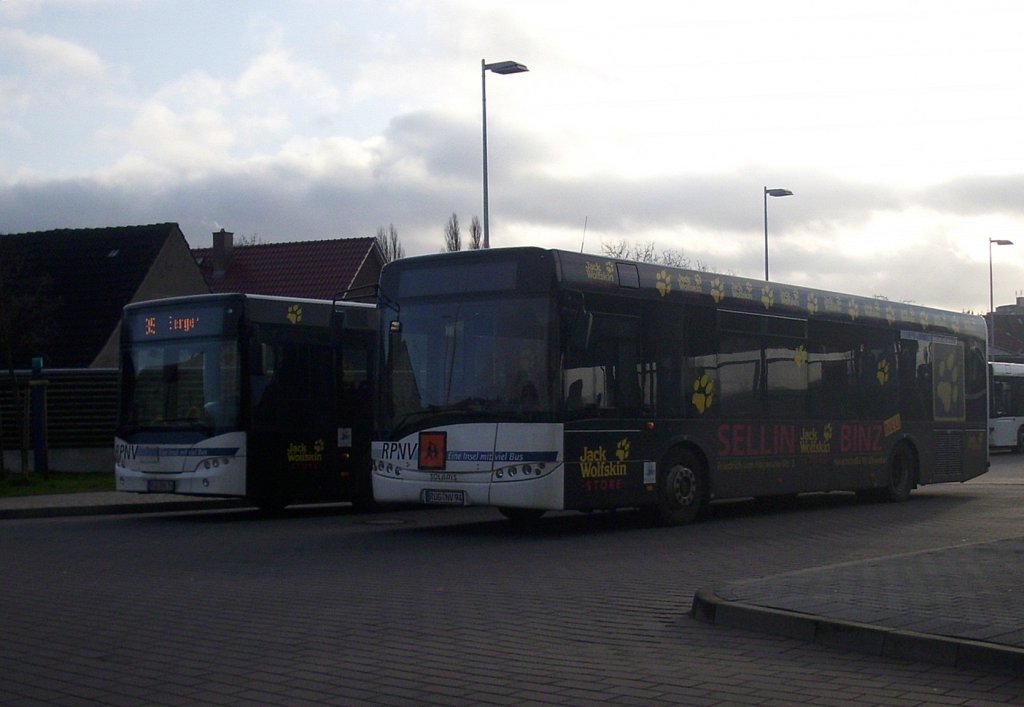 Neoplan Centroliner Evolution und Solaris Urbino 12 der RPNV in Bergen.