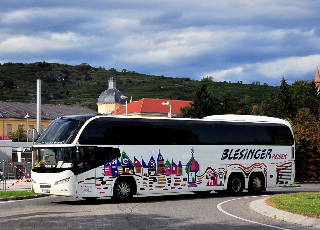 NEOPLAN CITYLINER von BLESINGER Reisen aus Deutschland am 28.9.2012 in Krems an der Donau unterwegs.