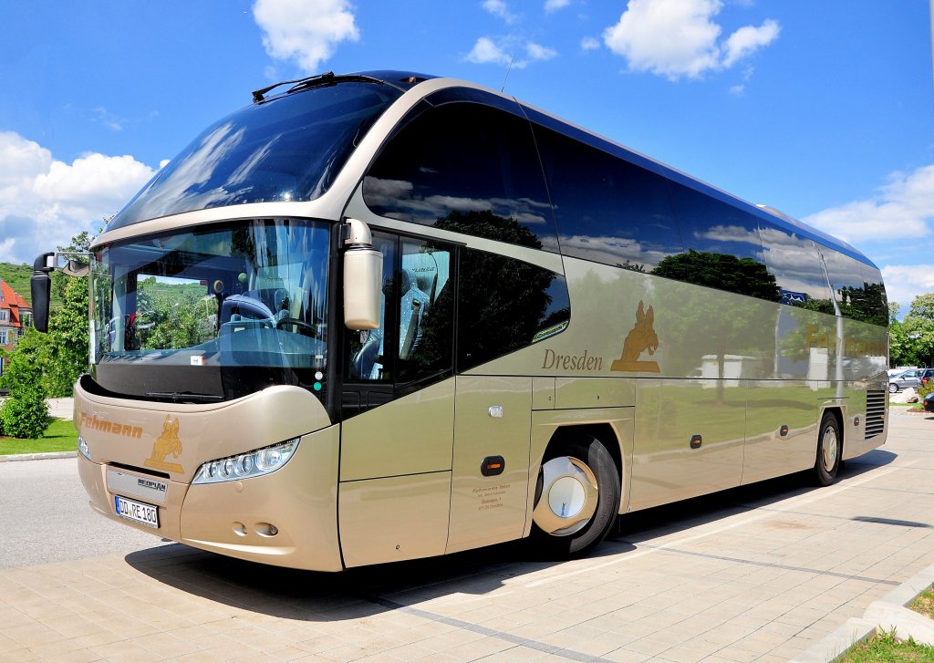 NEOPLAN CITYLINER von FEHMANN Reisen aus Dresden am 22.5.2013 in Krems an der Donau unterwegs.