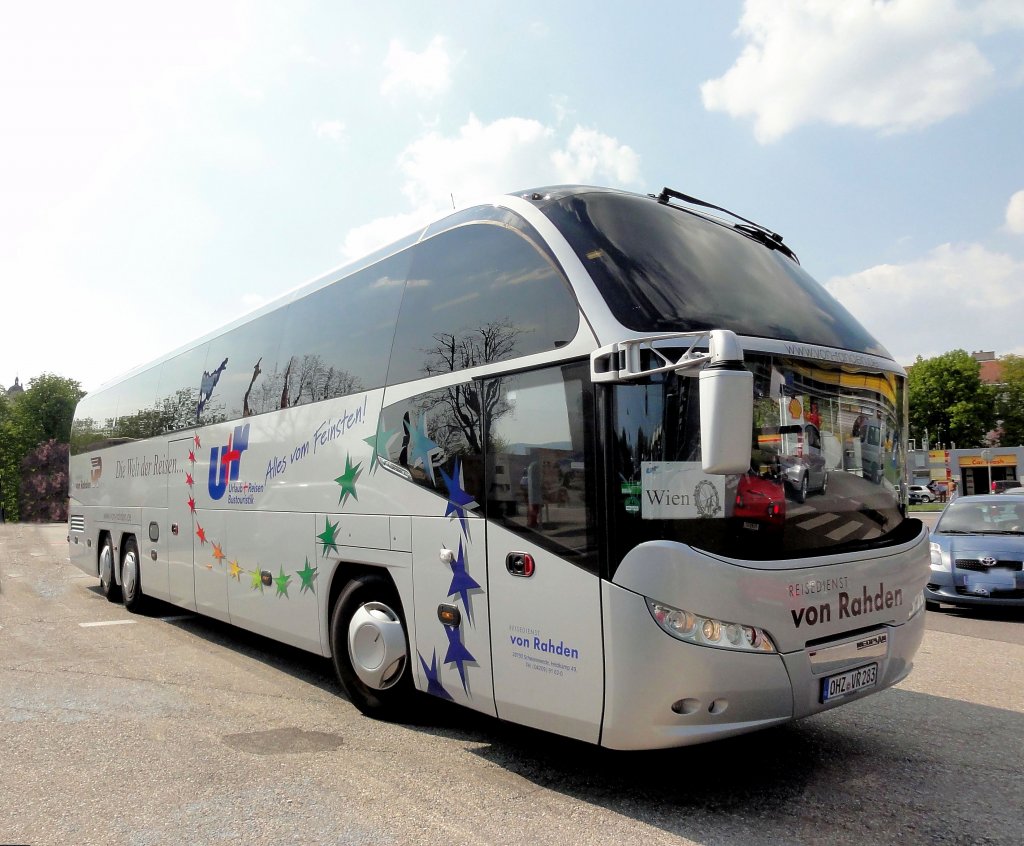 NEOPLAN CITYLINER vom Reisedienst von RAHDEN aus der BRD am 25. April 2013 in Krems an der Donau gesehen.